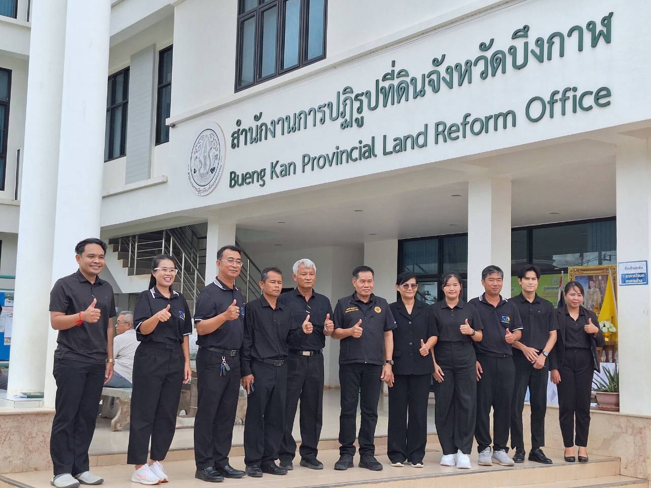 title - ผู้ตรวจราชการ ส.ป.ก. ลงพื้นที่จังหวัดบึงกาฬ ประชุมติดตามความก้าวหน้าผลการดำเนินงาน พร้อมตรวจเยี่ยมให้กำลังใจเกษตรกรต้นแบบผู้นำเกษตรกรรมยั่งยืนในเขตปฏิรูปที่ดิน 